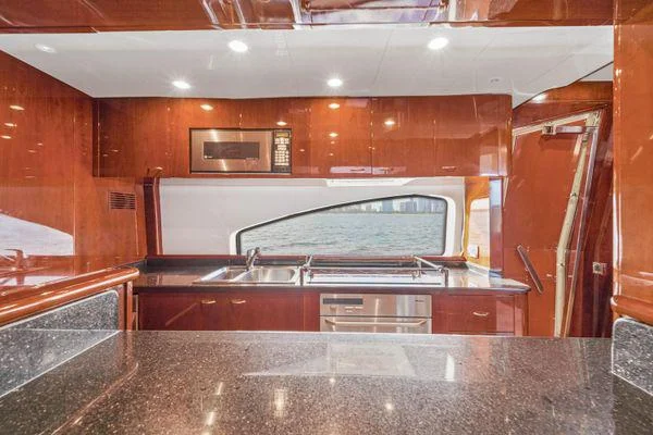85ft Azimut Del Mar luxury finishes